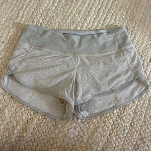 lululemon speed up shorts 2.5 inc